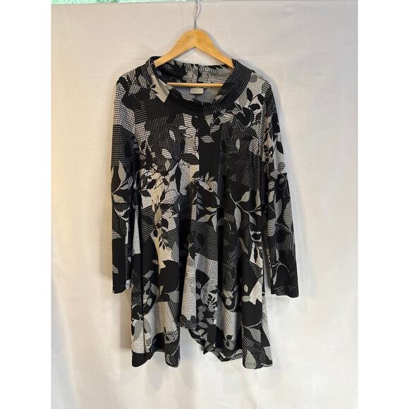 Women’s Zim & Zoe Size 18 Grey & Black Floral Long Sleeve Shirt. - Picture 2 of 4
